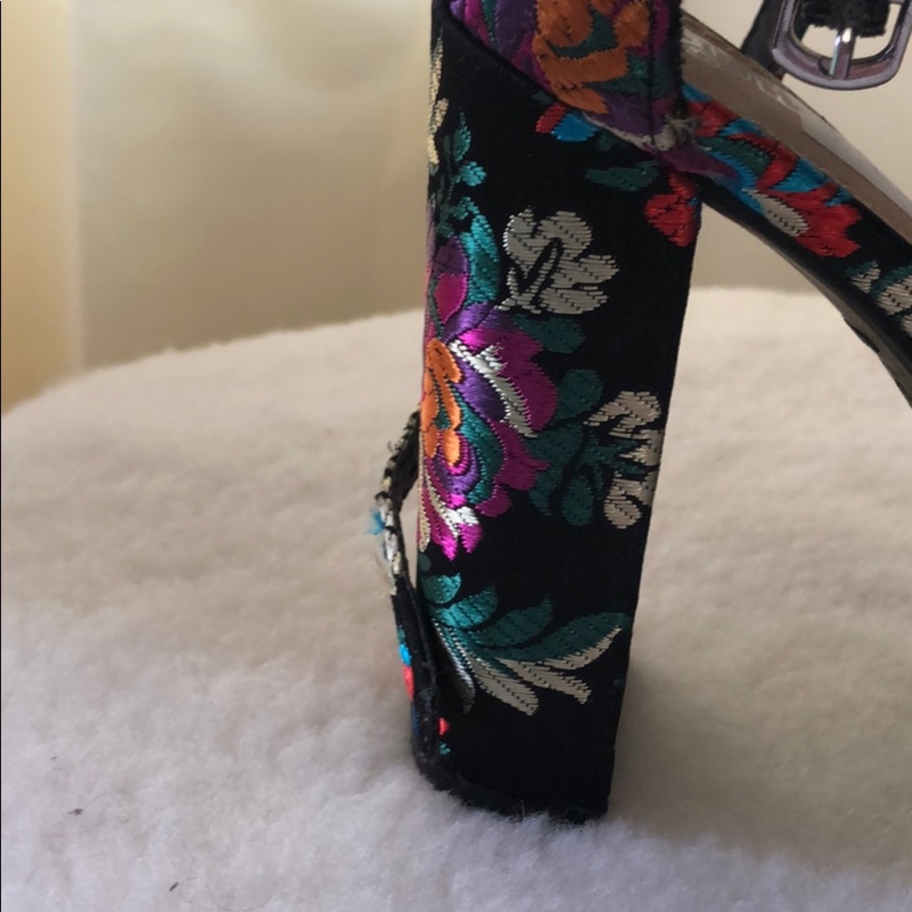 Satin patterned sandal - Picture 2 of 2